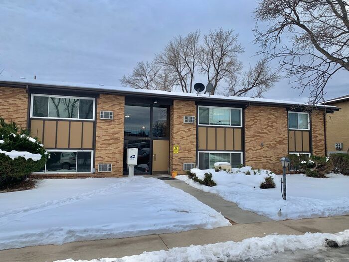 Primary Photo - Large Two-Bedroom Apartment with Private H...