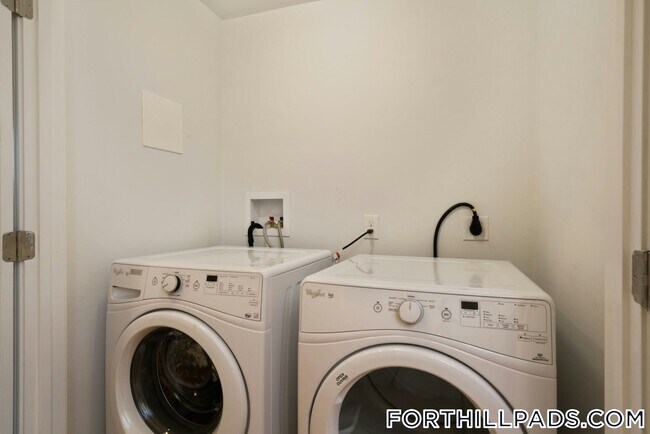 Building Photo - 128 Roxbury St