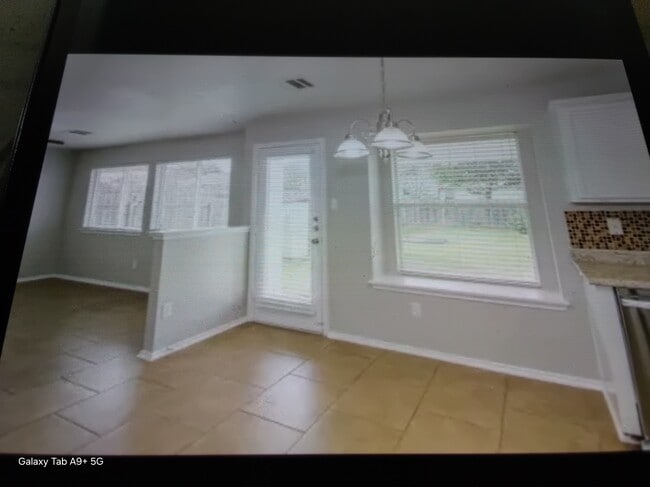 Foto del edificio - 14820 Lipton Ln
