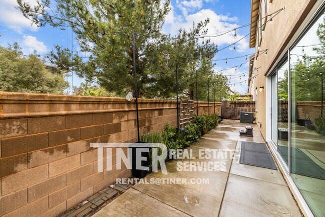 Foto del edificio - 4166 Hydo Lk Wy