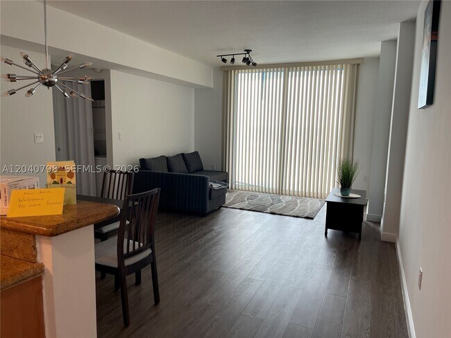 Foto del edificio - 1745 E Hallandale Beach Blvd