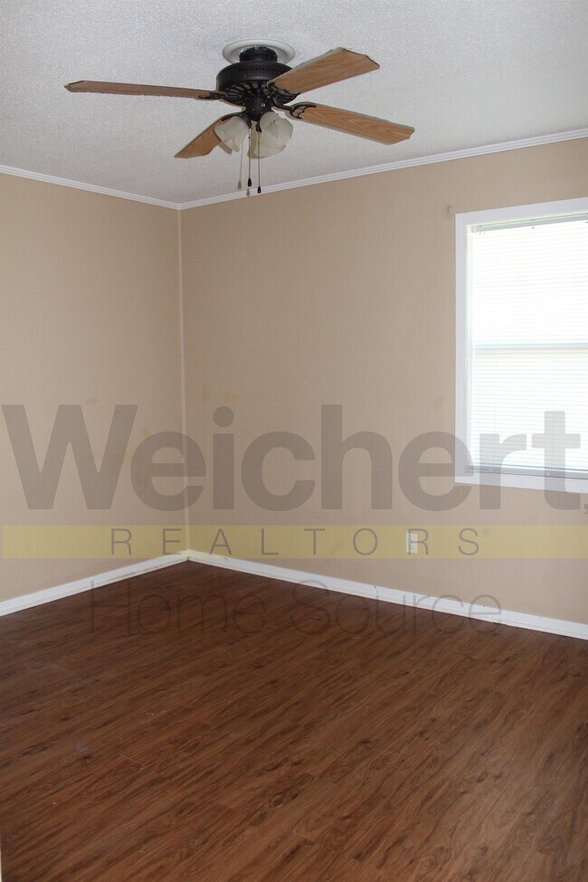 Building Photo - 604 N 13th St