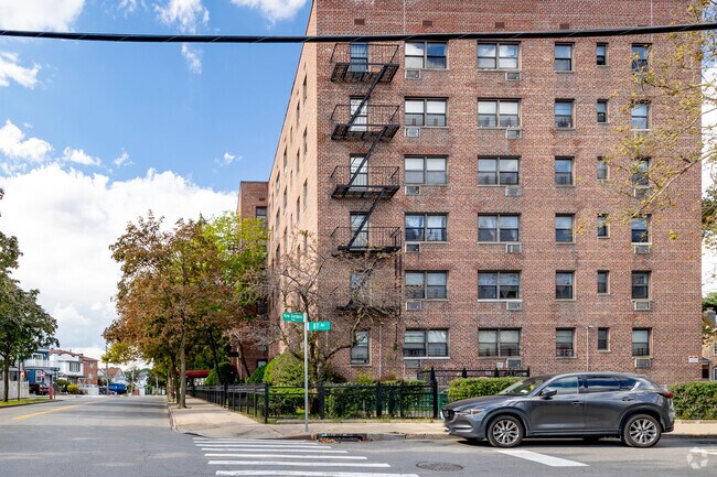 Building Photo - 13111 Kew Gardens Rd