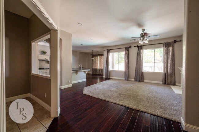 Building Photo - Charming 4BR/2BA Home in the Heart of Clovis Unified!