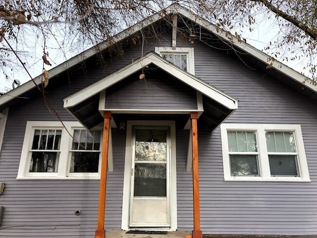 Building Photo - 2535 Bly St