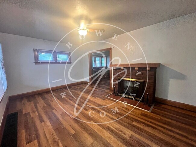 Foto del edificio - "Charming 3-Bedroom Home on Caroline Avenu...