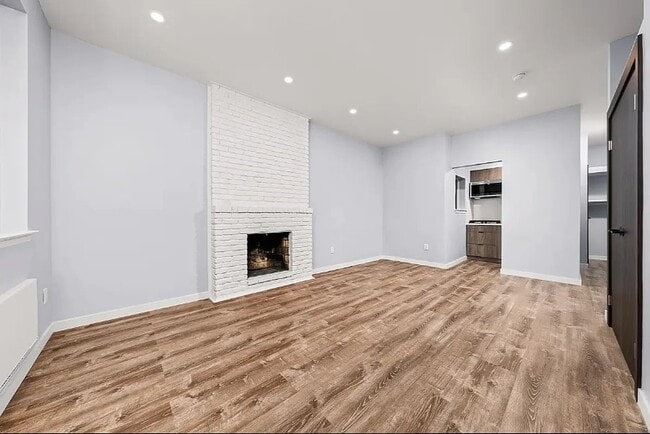 Building Photo - 453 W 48th St