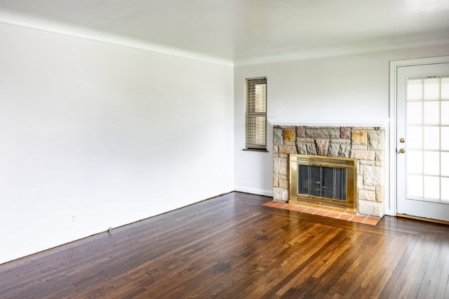Foto del edificio - 4282 Homelawn Ave