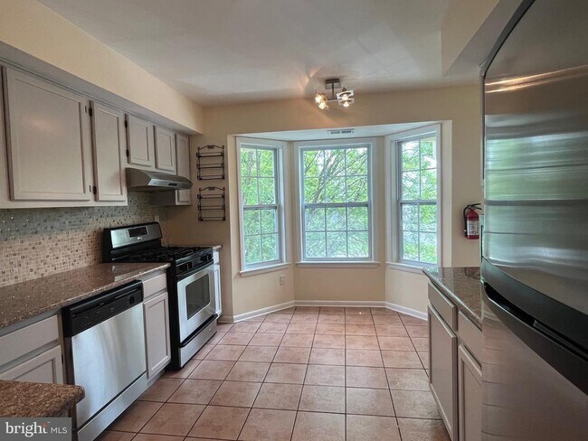 Building Photo - 110 Lowell Ct