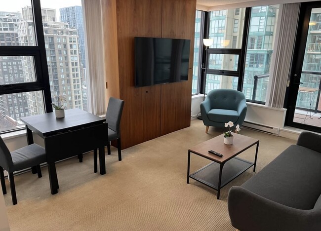 Building Photo - 928 Homer St