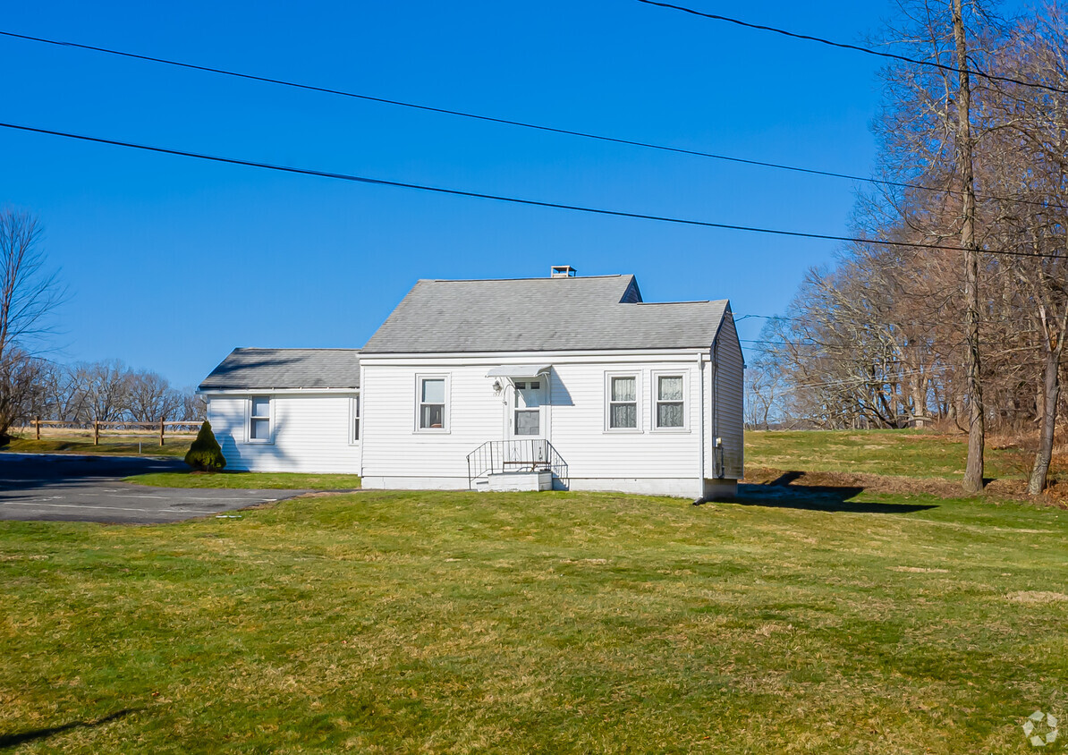 Building Photo - 1565 Main St N