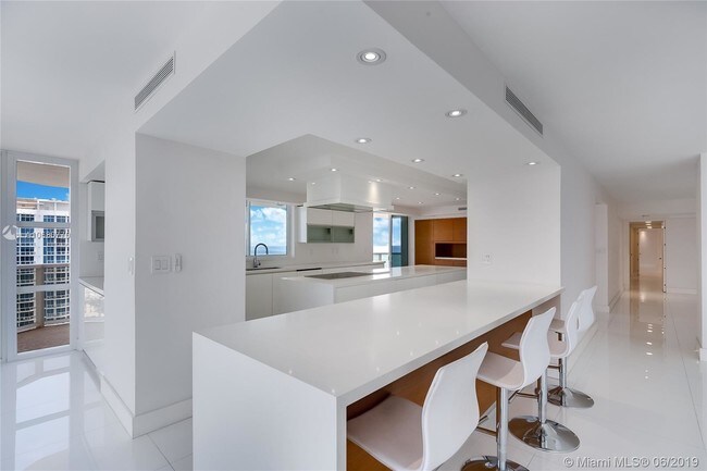 Building Photo - 6423 Collins Ave