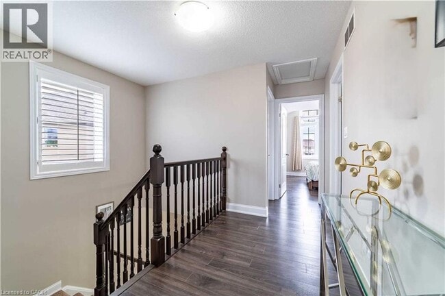 Building Photo - 560 Landgren Ct