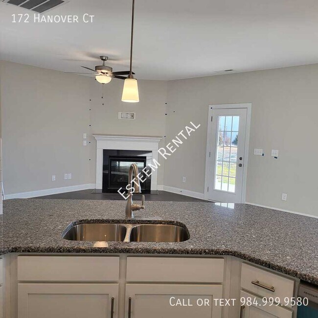 Foto del edificio - 172 Hanover Ct