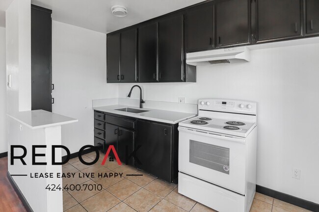 Foto del edificio - One of a Kind Bright, Sunny, And Spacious ...