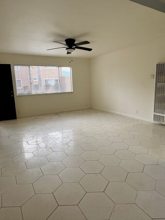 Foto del edificio - 1951 N Ventura Rd