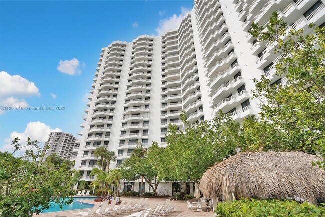 Foto del edificio - 3300 NE 192 St