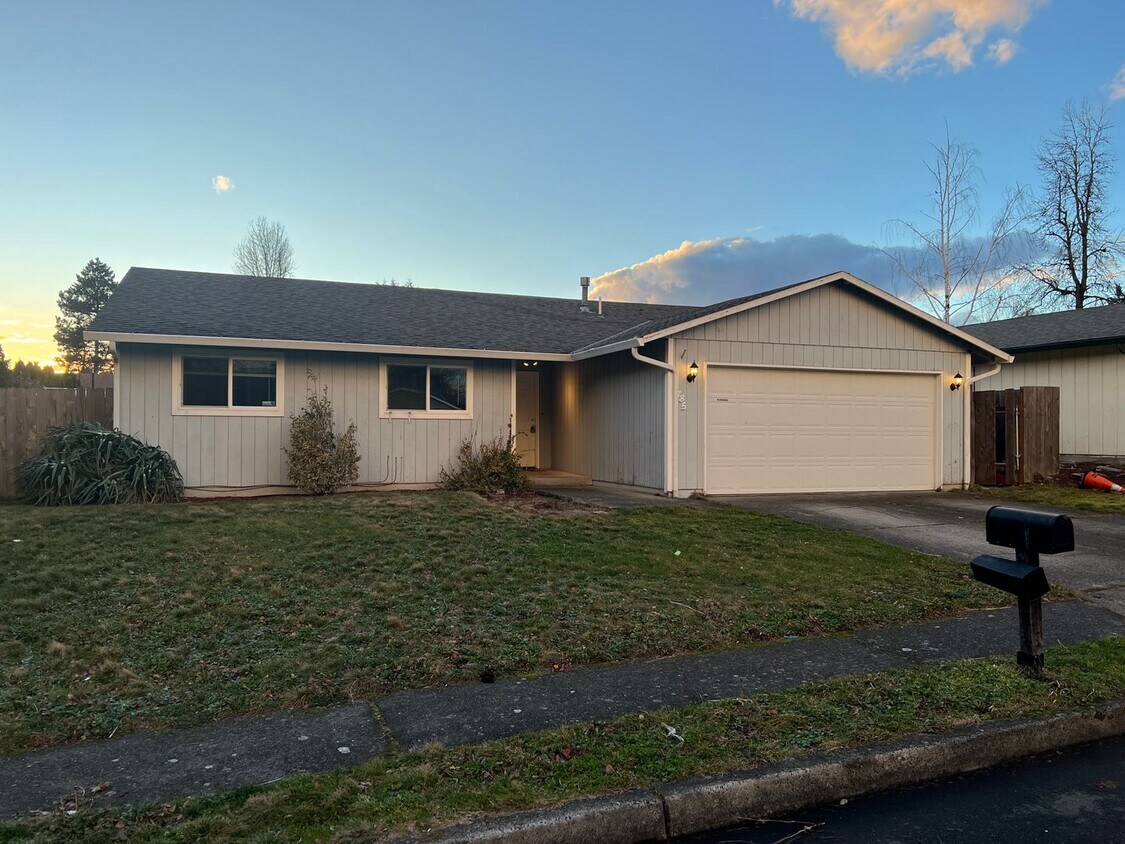 Primary Photo - 3 Bedroom Ranch