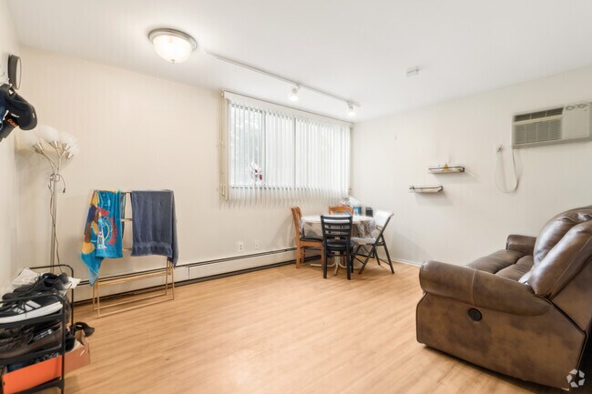 1 dormitorio, 1 baño - 500 pies cuadrados - Sala de estar/comedor - 402 Hill St