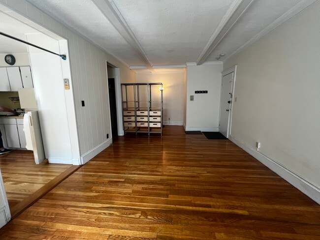 Building Photo - 124 Sutherland Rd
