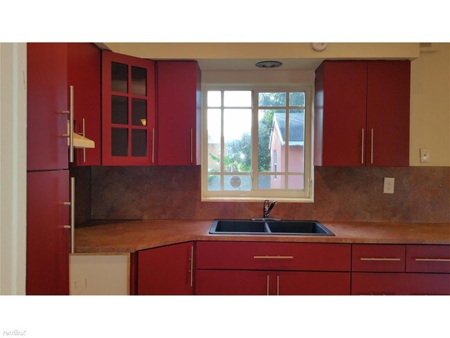 Foto del edificio - 600 NW 186th St