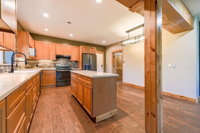 Building Photo - 3 Bed 2.5 Bath Home in the Hills