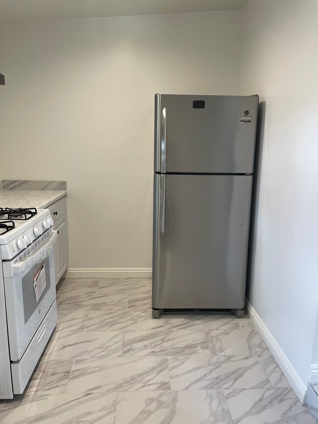 Building Photo - 6843 Vantage Ave