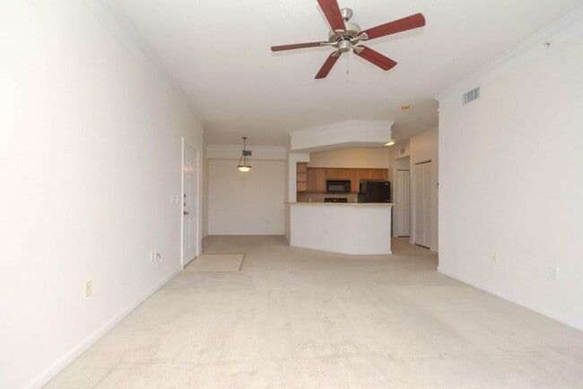 Building Photo - 3308 Myrtlewood Cir E