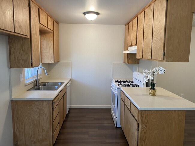 Foto del edificio - 1713 E Rumble Rd