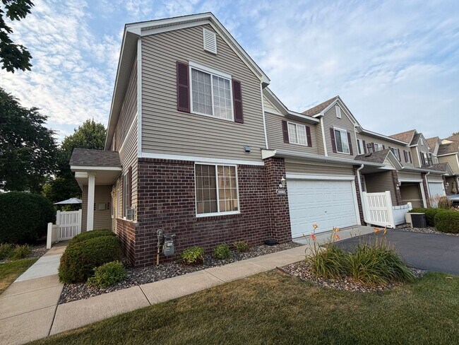 Foto del edificio - Spacious Bailey’s Arbor Townhome! 2BR + Bonus Living Room & Resort-Style Amenities!!