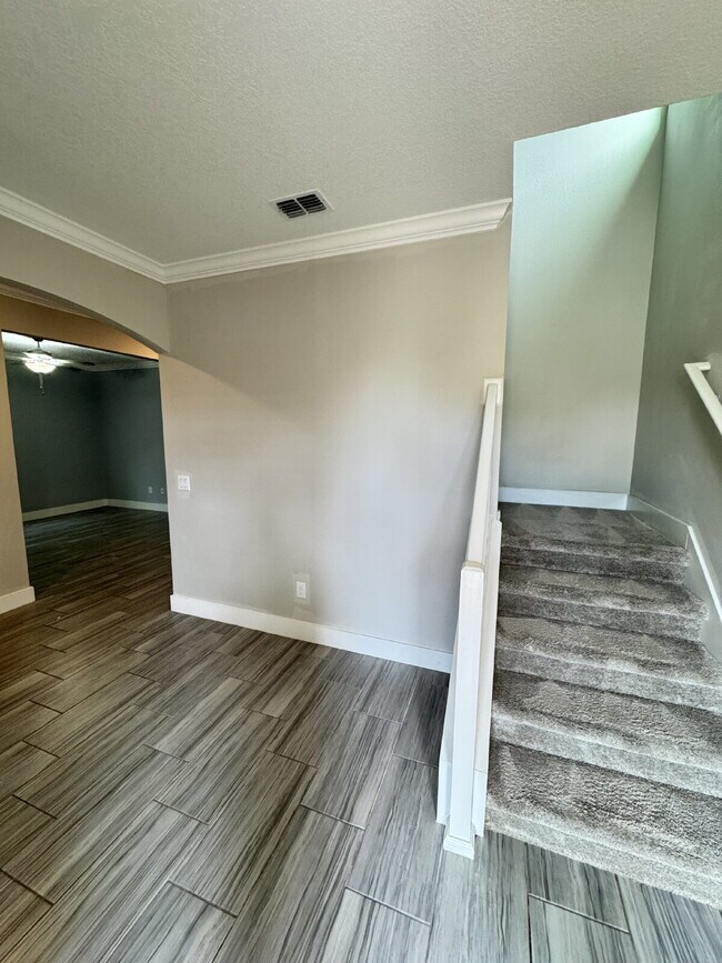 Photo - "Spacious 4-Bed Home with Granite Countert...