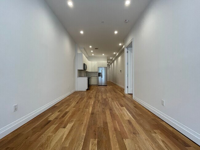 Building Photo - 315 W 103rd St