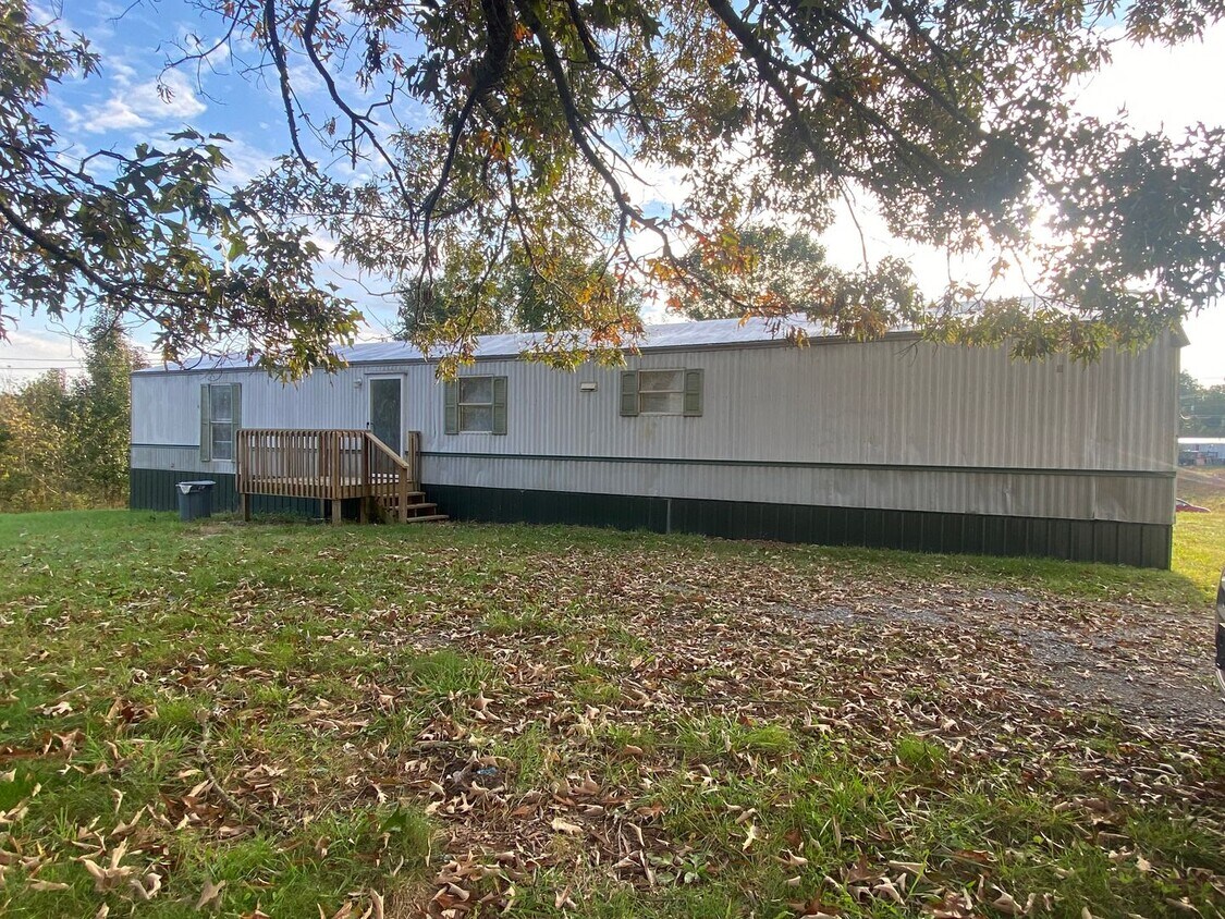 Primary Photo - 3 Bedroom, 2 Bath Mobile Home located in R...