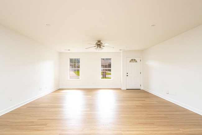Building Photo - 315 Autumn Dr