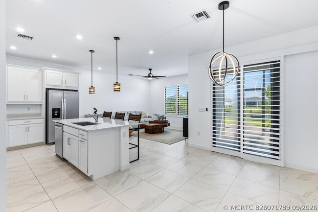 Building Photo - 14131 SW Thorens Dr