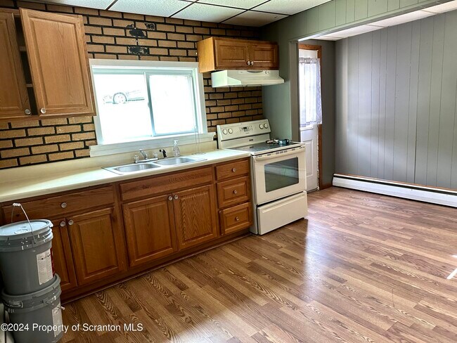 Foto del edificio - 320 Morse Ave