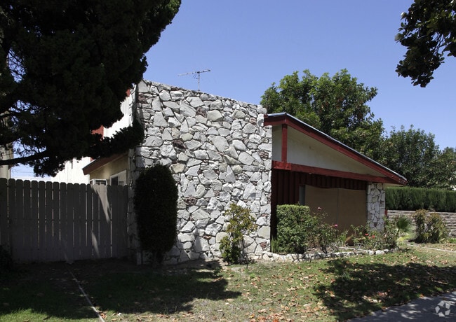 Building Photo - 1909 E Wilshire Ave