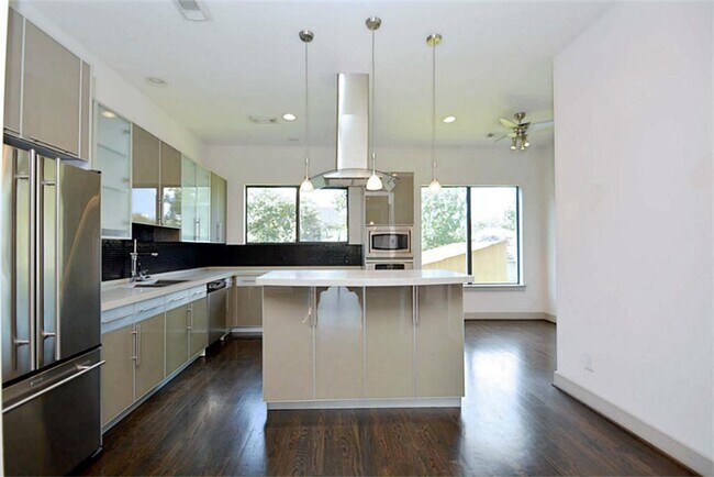 Foto del edificio - 5247 Inker St