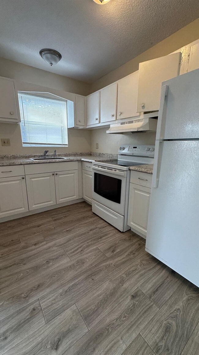 Building Photo - 719 SE 16th St