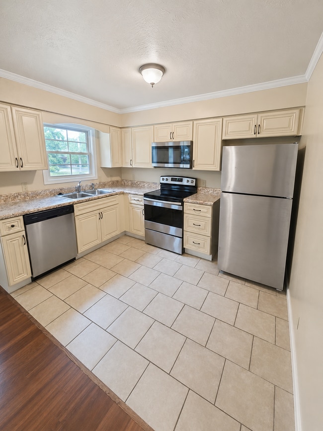 Building Photo - Bright 3-Bedroom Cookeville Home with Hardwood Floors & Covered Porch