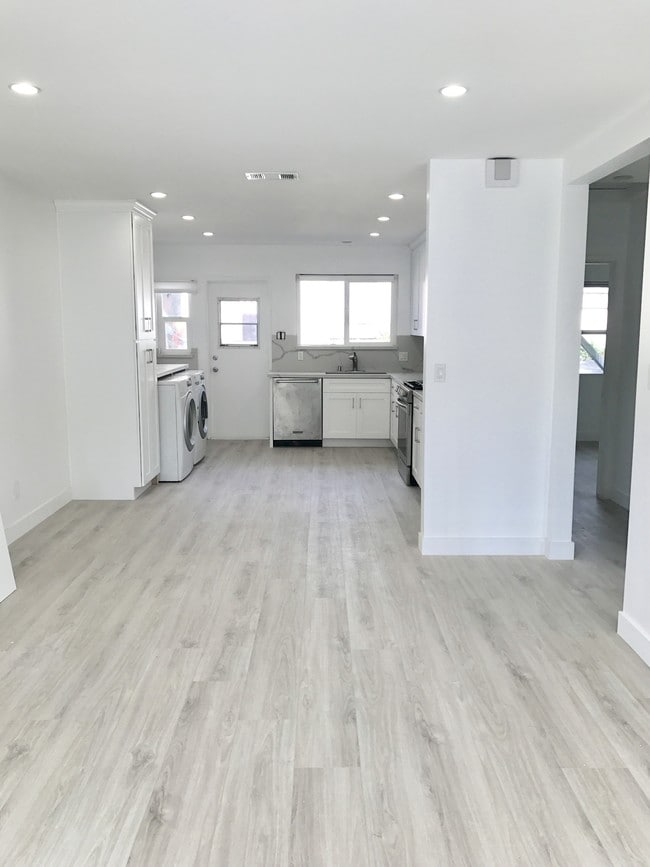 Building Photo - 2449 Florencita Dr W