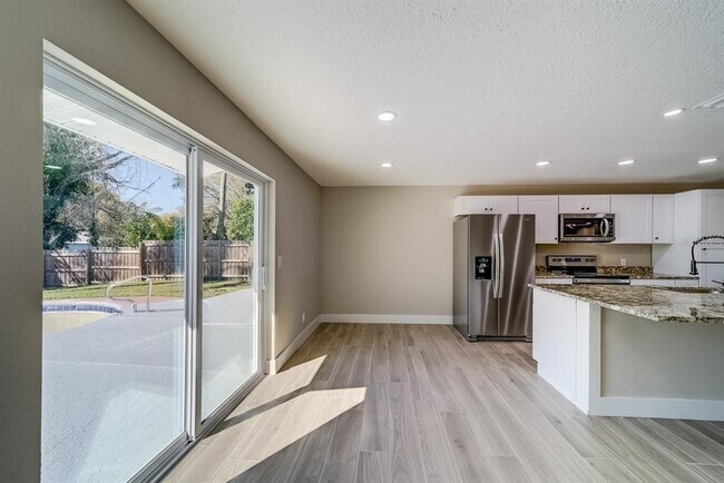 Foto del edificio - 1446 S Hillcrest Ave