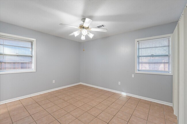 Foto del edificio - 906 Alyse St