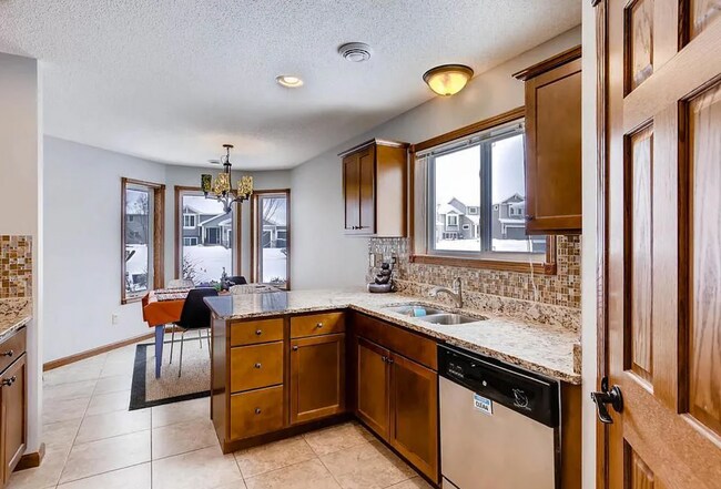 Building Photo - 19 Meadowlark Dr