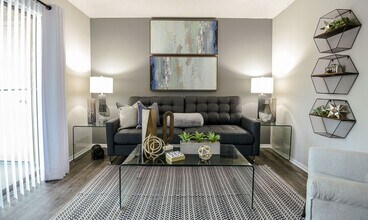 Building Photo - The Regent