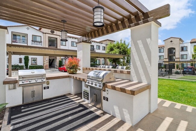 Building Photo - Preserve at Melrose