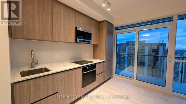 Photo du bâtiment - 120 Broadway Ave