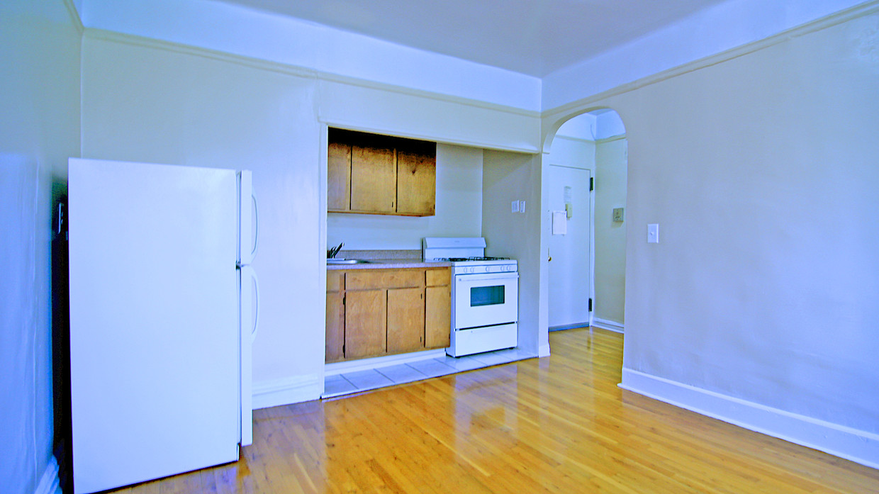Primary Photo - 2304 Grand Ave