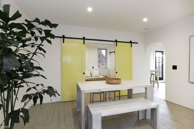 Foto del edificio - 1 br, 1 bath  - 1549 1/2 Parmer Ave