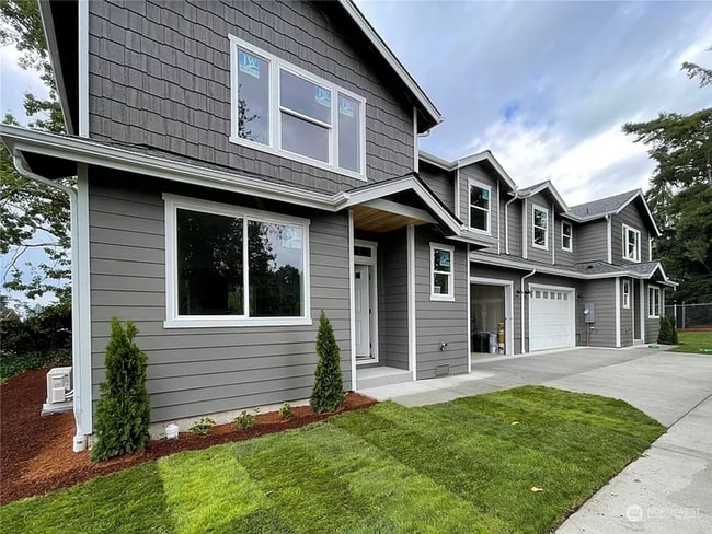 Building Photo - NIce Bremerton Townhouse